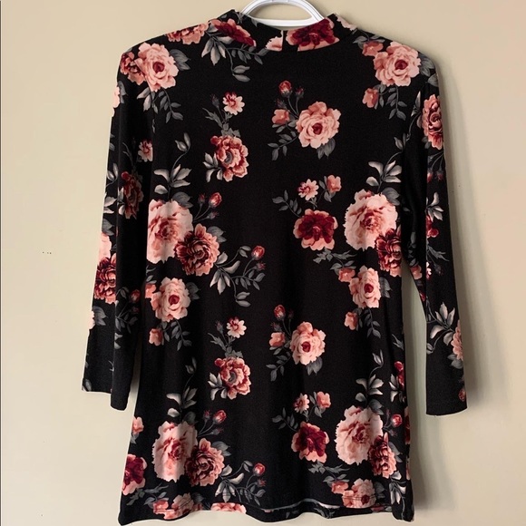 Pretty Floral Top - Picture 4 of 4